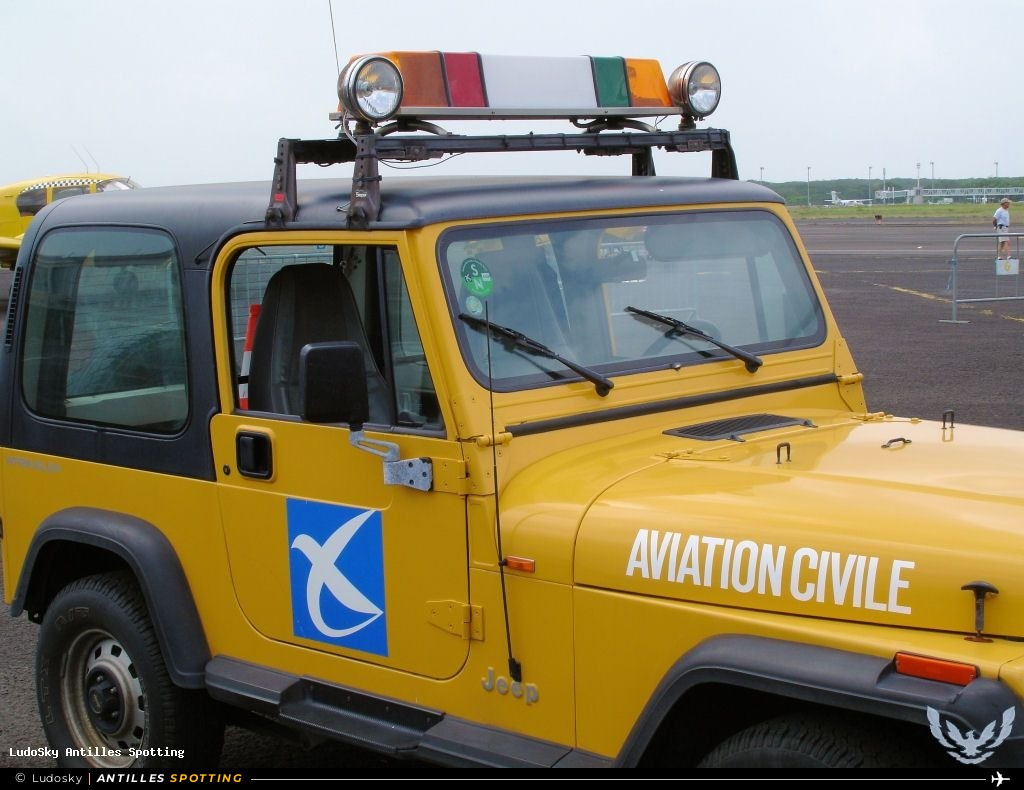 Aéroport · Véhicules, TFFR - Pointe-à-Pitre – Maryse Condé, Pointe-à-Pitre – Maryse Condé