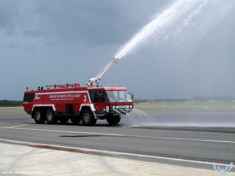 Aéroport · Véhicules, Pointe-à-Pitre – Maryse Condé