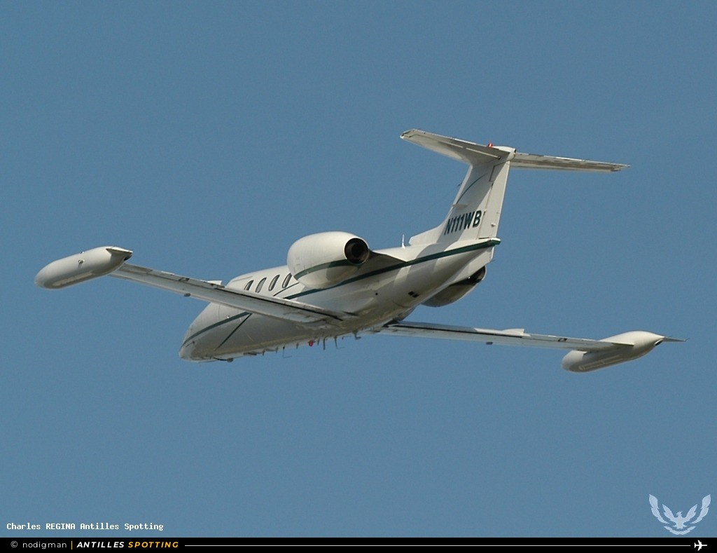 N111WB · Bombardier Learjet 35, Privé, Sint Maarten – Princess Juliana
