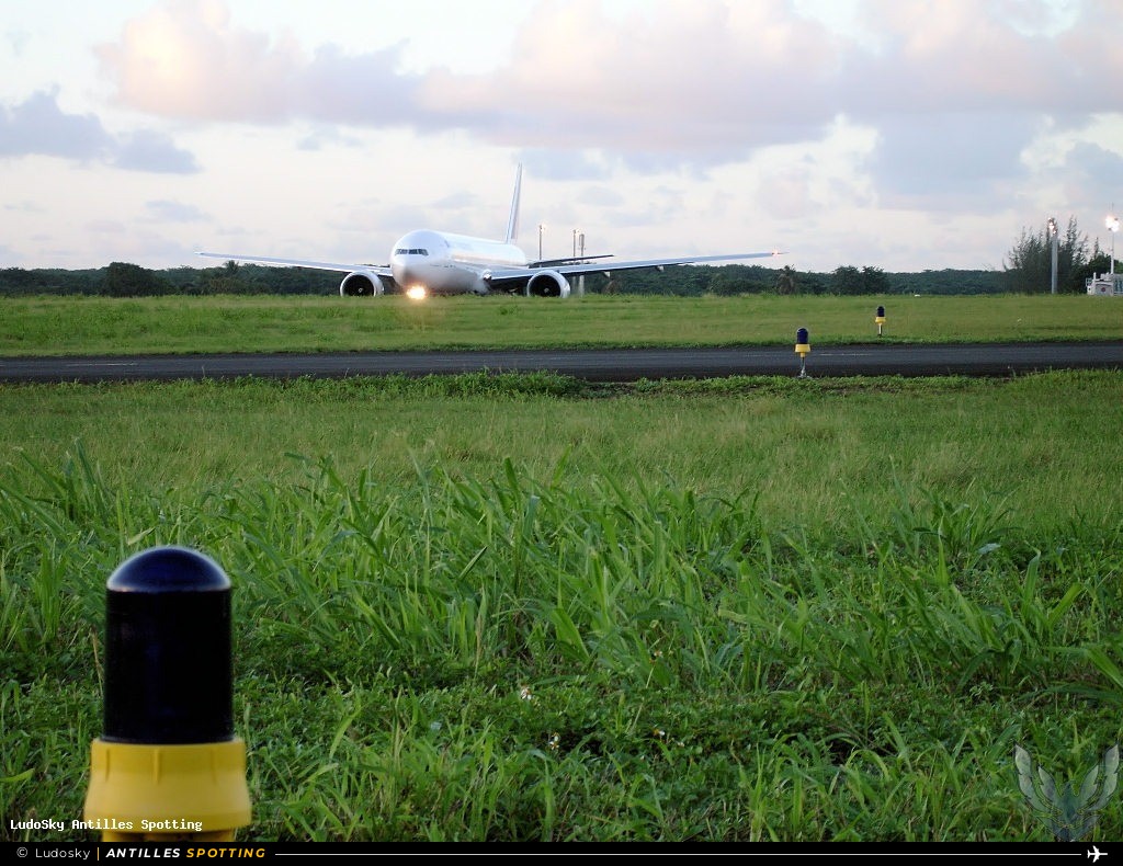 F-GSQO · Boeing 777-300ER, Air France, Pointe-à-Pitre – Maryse Condé