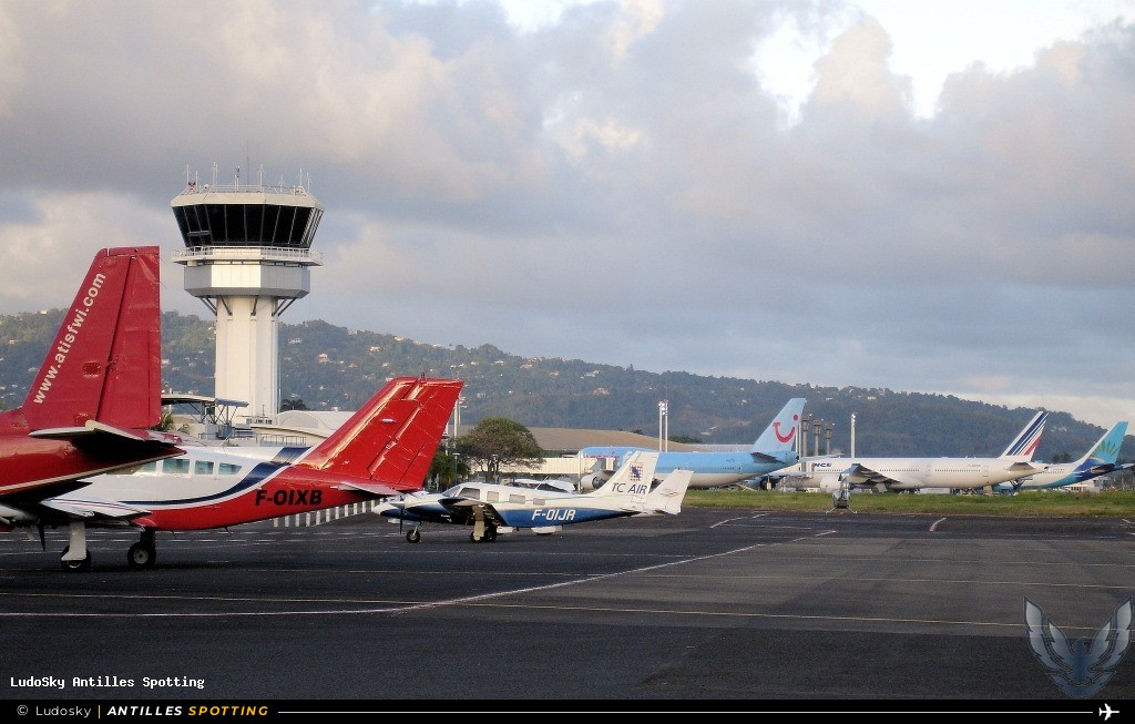 Aéroport · Tour de contrôle, TFFF - Martinique – Aimé Césaire, Martinique – Aimé Césaire