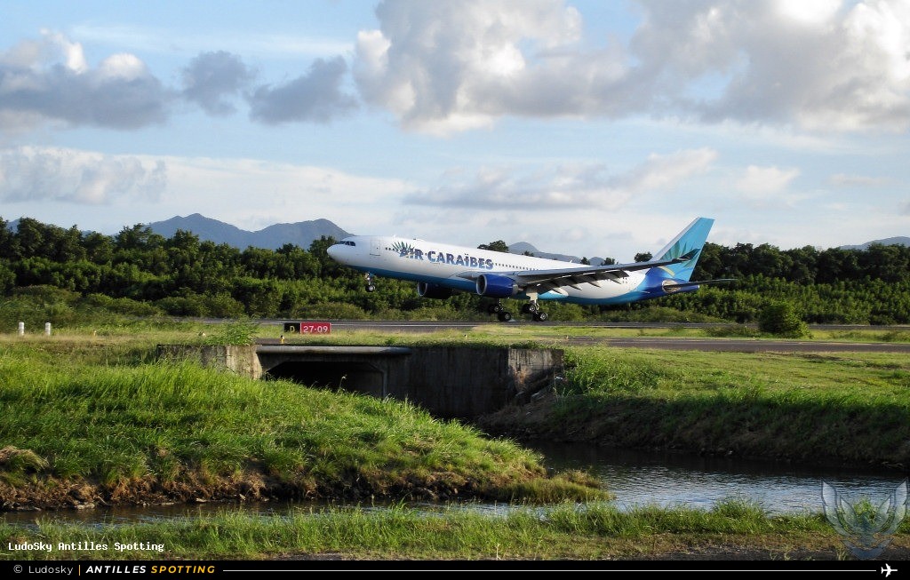 F-OFDF · Airbus A330-200, Air Caraïbes, Martinique – Aimé Césaire