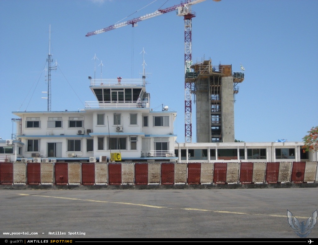 Aéroport · Tour de contrôle, TFFR - Pointe-à-Pitre – Maryse Condé, Pointe-à-Pitre – Maryse Condé