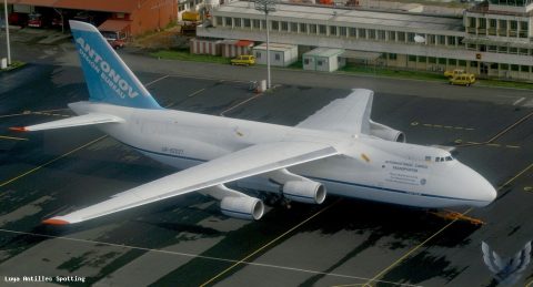 UR-82027 · Antonov An-124, Cayenne – Félix Éboué