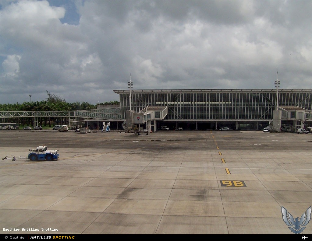 Aéroport · Terminal, TFFR - Pointe-à-Pitre – Maryse Condé, Pointe-à-Pitre – Maryse Condé