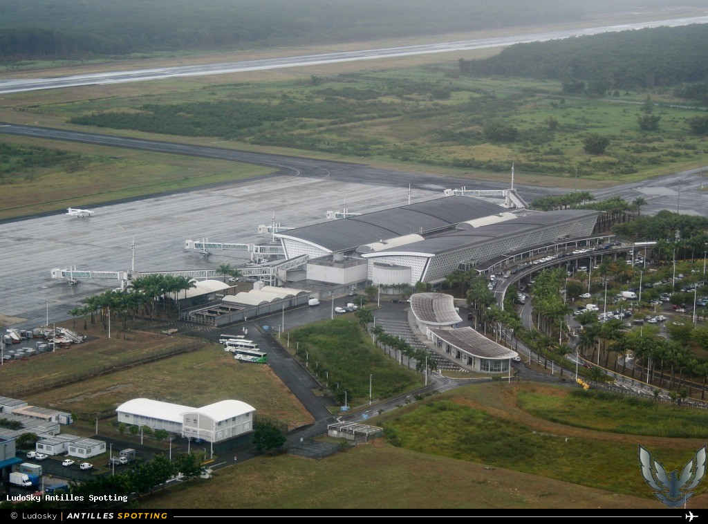Aéroport · Terminal, TFFR - Pointe-à-Pitre – Maryse Condé, Pointe-à-Pitre – Maryse Condé