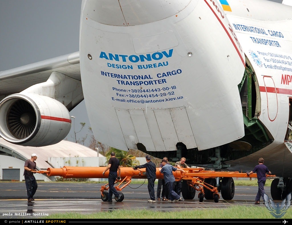 UR-82060 · Antonov An-225 Mriya, Antonov Design Bureau, Martinique – Aimé Césaire