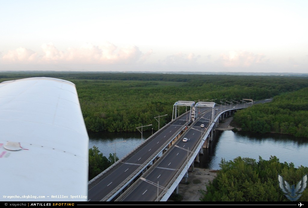 Aéroport · Vue aérienne, TFFR - Pointe-à-Pitre – Maryse Condé, Pointe-à-Pitre – Maryse Condé