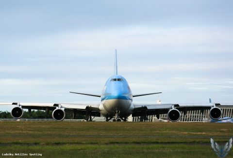 F-HKIS · Boeing 747-400, Pointe-à-Pitre – Maryse Condé