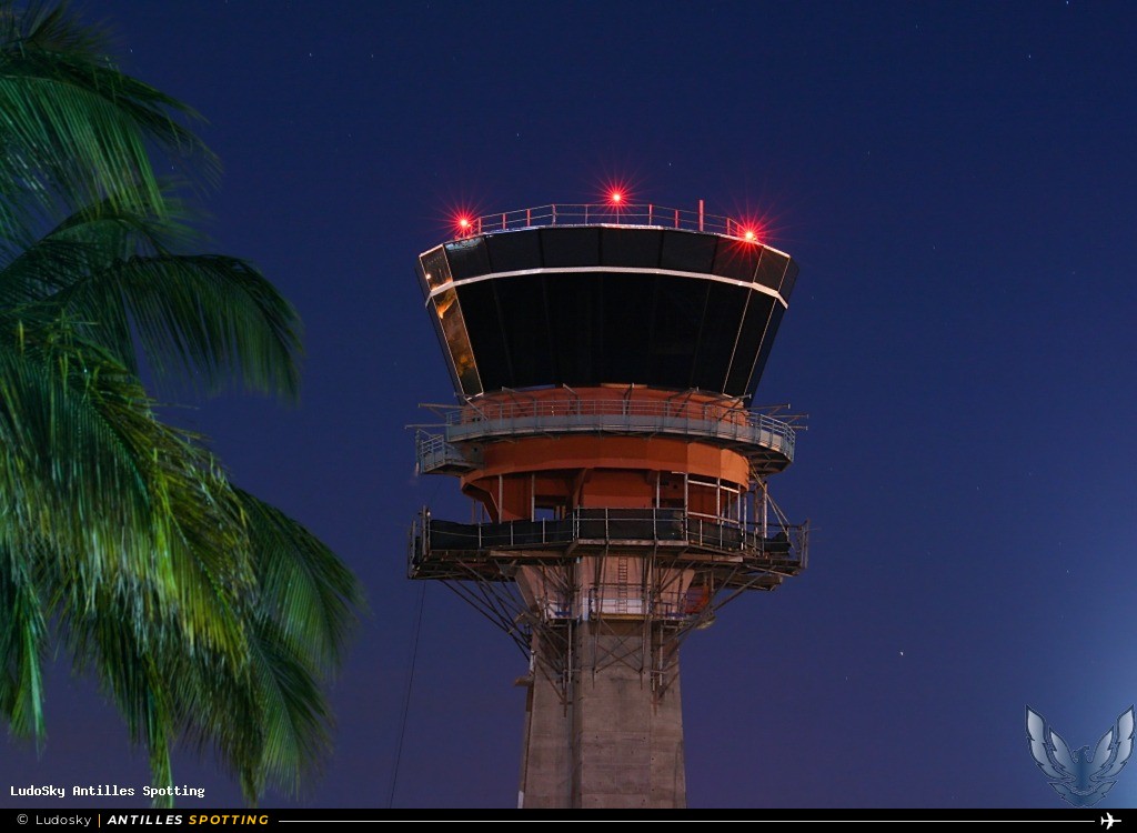 Aéroport · Tour de contrôle, TFFR - Pointe-à-Pitre – Maryse Condé, Pointe-à-Pitre – Maryse Condé
