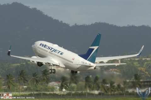 C-FZWS · Boeing 737-700, Martinique – Aimé Césaire