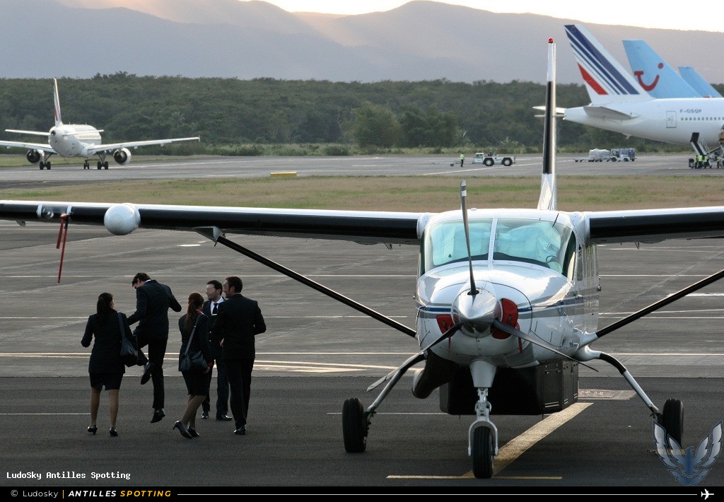 F-OIXZ · Cessna 208 Caravan, GPX Logistique, Pointe-à-Pitre – Maryse Condé