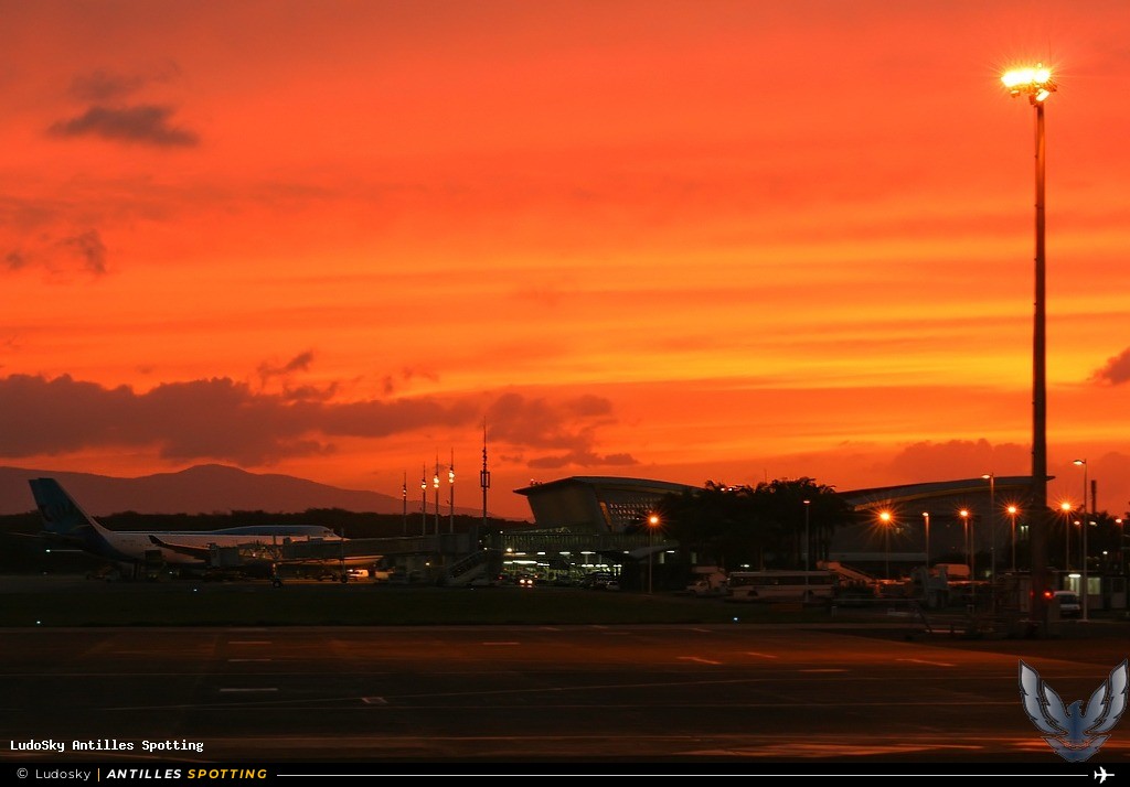 Aéroport · Terminal, TFFR - Pointe-à-Pitre – Maryse Condé, Pointe-à-Pitre – Maryse Condé
