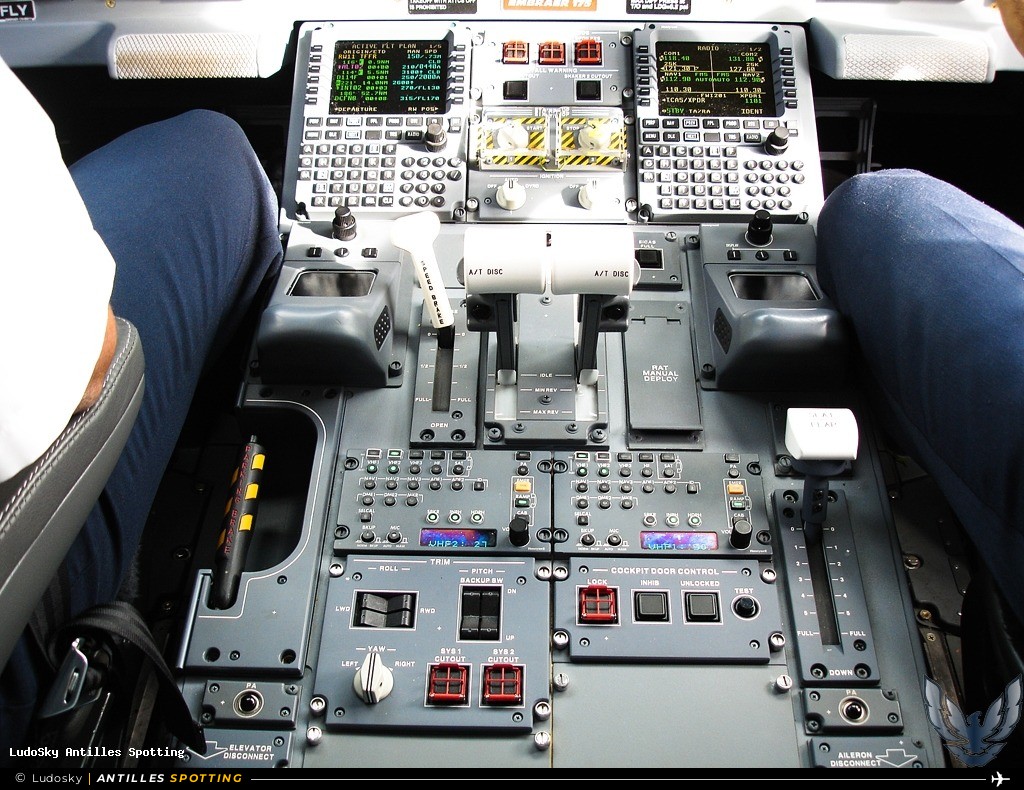 F-OFLY · Embraer E175, Air Caraïbes, Pointe-à-Pitre – Maryse Condé