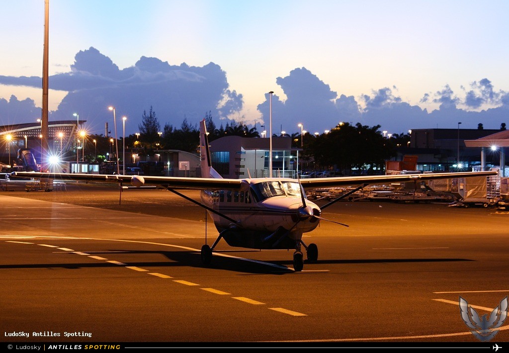 F-OIXZ · Cessna 208 Caravan, GPX Logistique, Pointe-à-Pitre – Maryse Condé