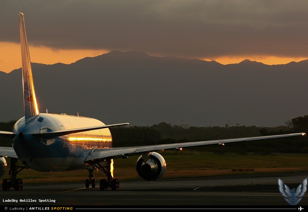 EI-DMJ · Boeing 767-300, Neos, Pointe-à-Pitre – Maryse Condé