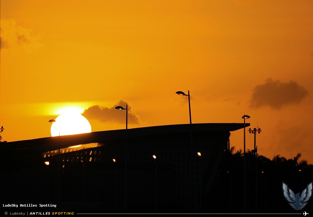 Aéroport · Terminal, TFFR - Pointe-à-Pitre – Maryse Condé, Pointe-à-Pitre – Maryse Condé