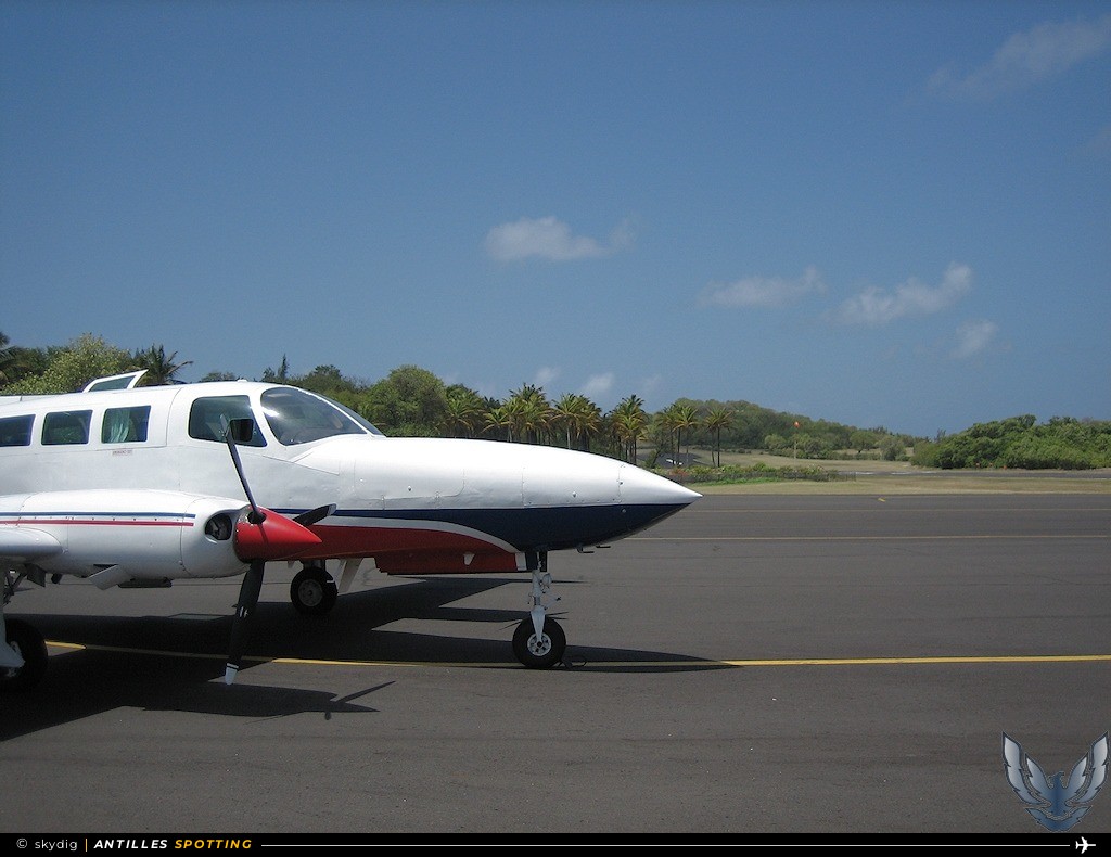 F-OIXB · Cessna 402, Airawak, Lovell – Mustique