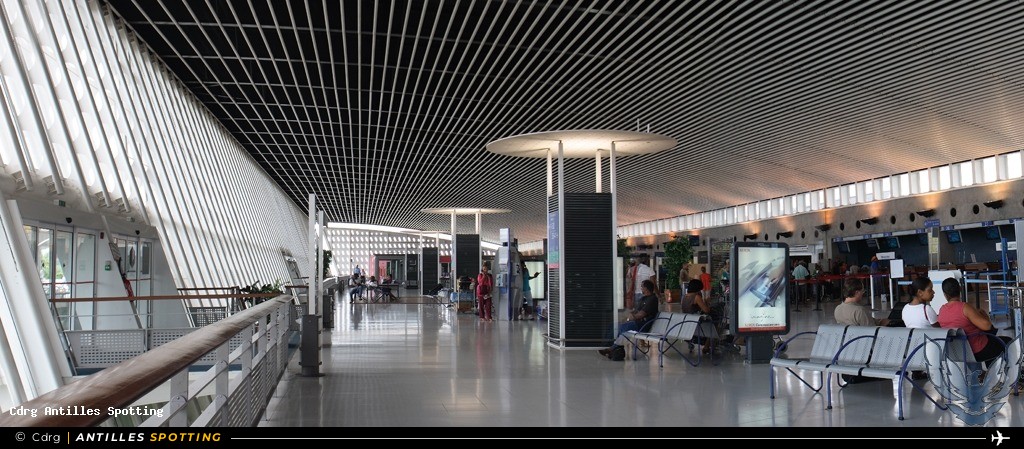 Aéroport · Terminal, TFFR - Pointe-à-Pitre – Maryse Condé, Pointe-à-Pitre – Maryse Condé