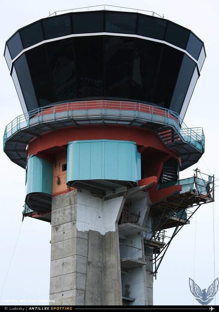 Aéroport · Tour de contrôle, TFFR - Pointe-à-Pitre – Maryse Condé, Pointe-à-Pitre – Maryse Condé
