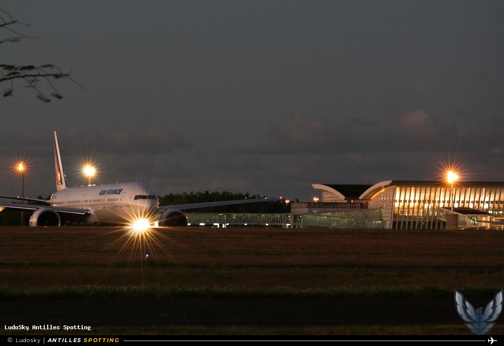F-GSQN · Boeing 777-300ER, Air France, Pointe-à-Pitre – Maryse Condé