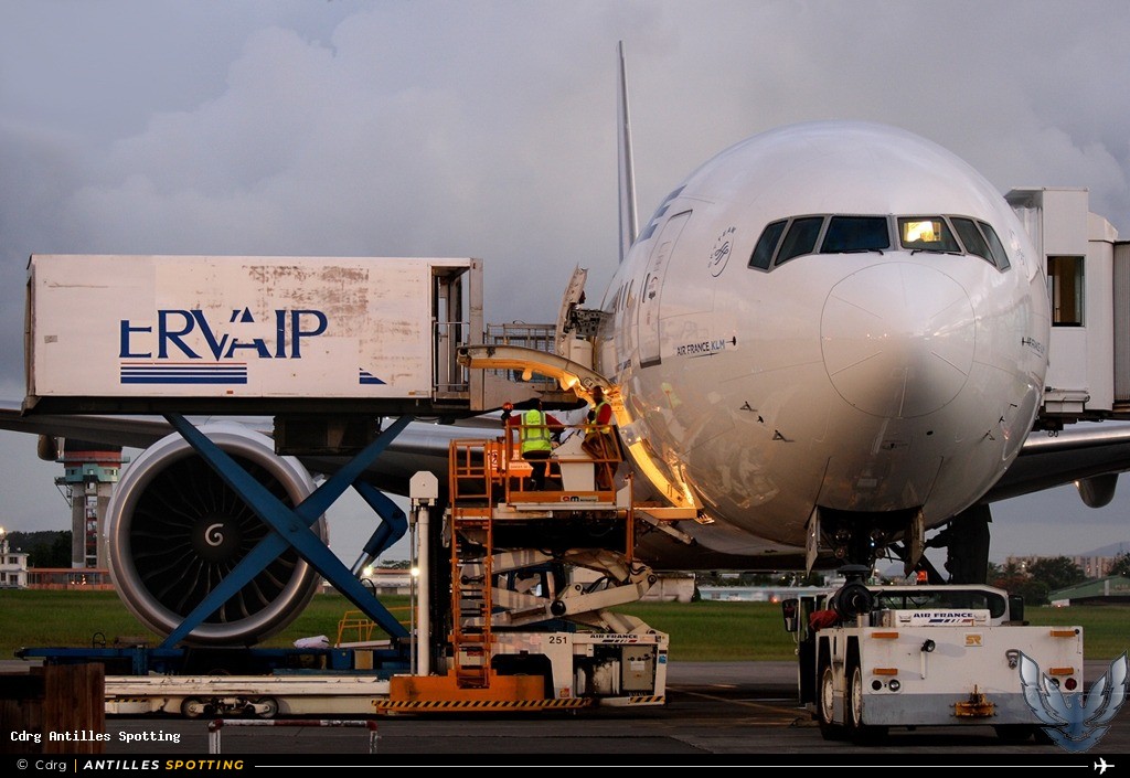 F-GSQR · Boeing 777-300ER, Air France, Pointe-à-Pitre – Maryse Condé