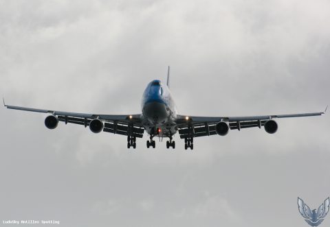 F-HLOV · Boeing 747-400, Martinique – Aimé Césaire
