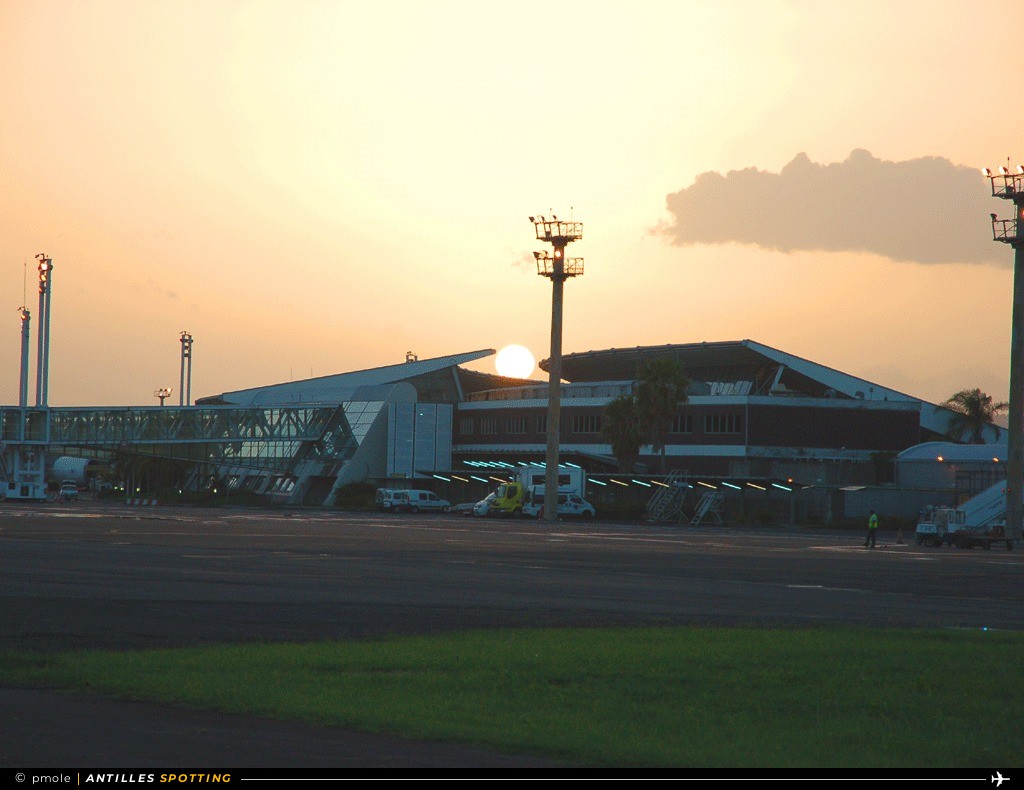 Aéroport · Terminal, TFFF - Martinique – Aimé Césaire, Martinique – Aimé Césaire