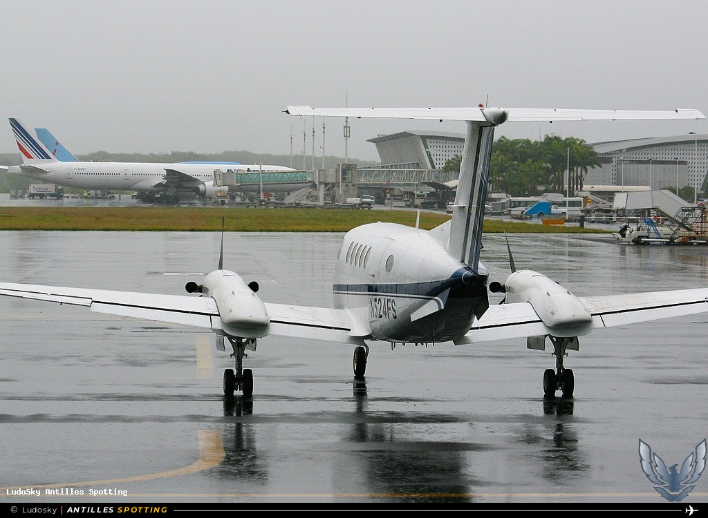 N524FS · Beechcraft King Air 200, Privé, Pointe-à-Pitre – Maryse Condé