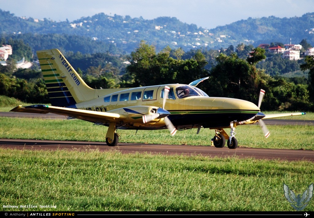 J8-SXY · Cessna 402, SVG Air, Martinique – Aimé Césaire
