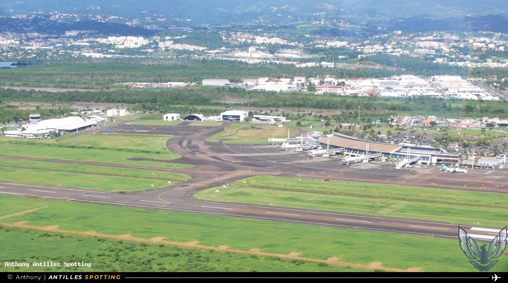 Aéroport · Terminal, TFFF - Martinique – Aimé Césaire, Martinique – Aimé Césaire