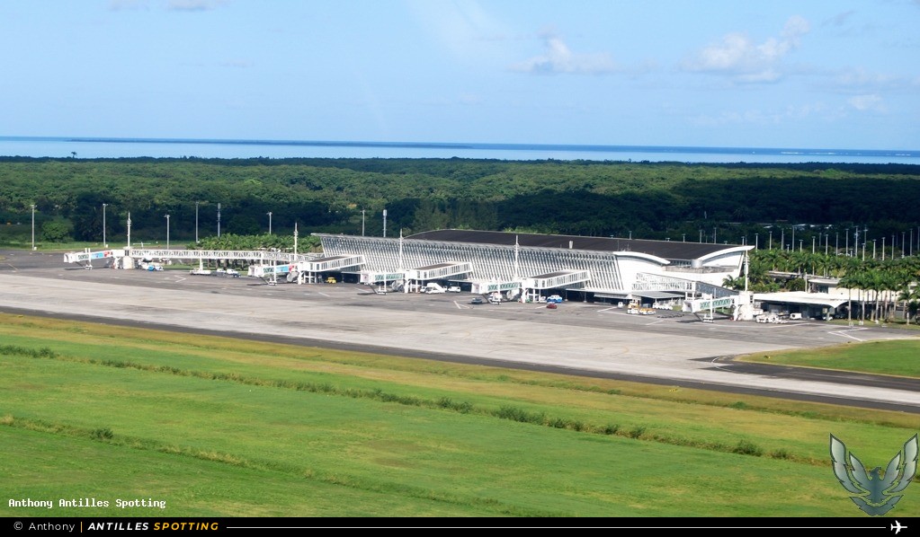 Aéroport · Terminal, TFFR - Pointe-à-Pitre – Maryse Condé, Pointe-à-Pitre – Maryse Condé