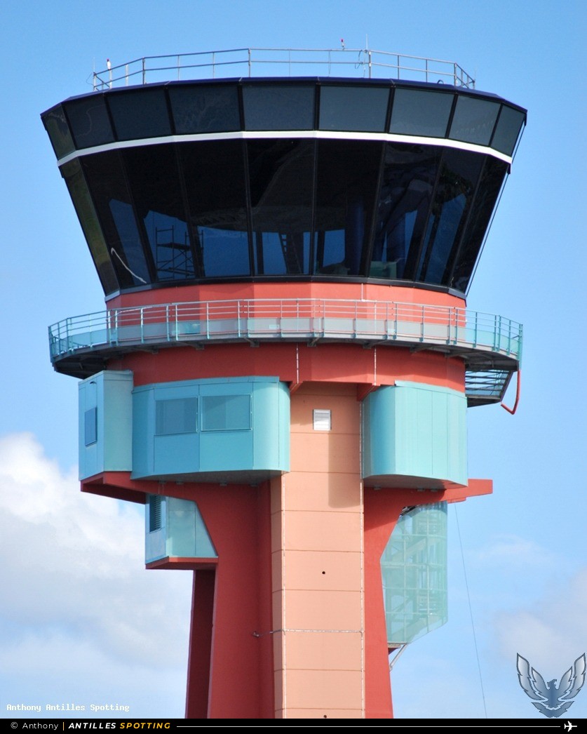 Aéroport · Tour de contrôle, TFFR - Pointe-à-Pitre – Maryse Condé, Pointe-à-Pitre – Maryse Condé