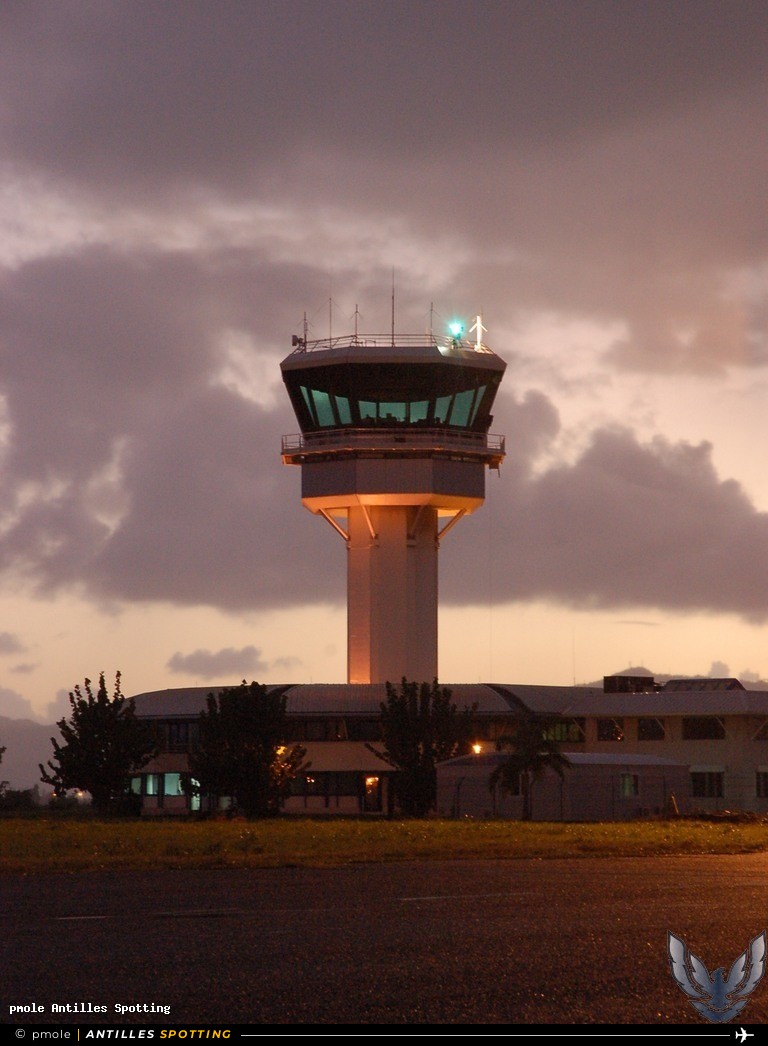 Aéroport · Tour de contrôle, TFFF - Martinique – Aimé Césaire, Martinique – Aimé Césaire