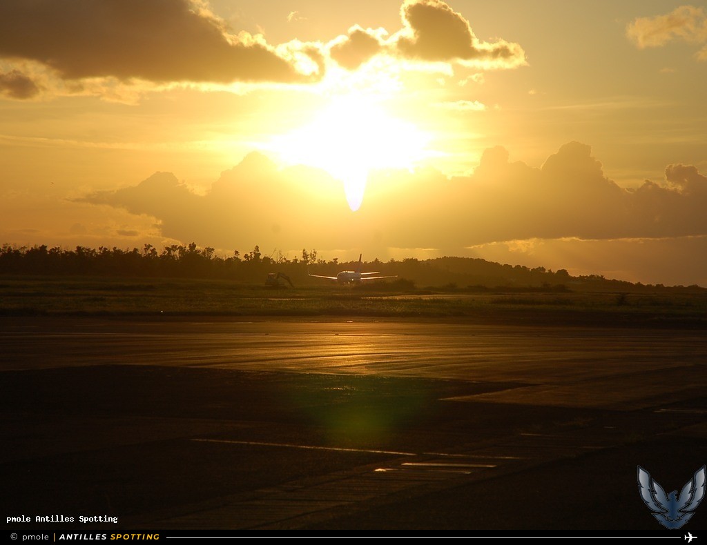 C-GWAZ · Boeing 737-700, WestJet, Martinique – Aimé Césaire