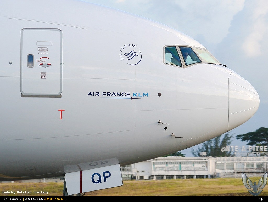 F-GSQP · Boeing 777-300ER, Air France, Pointe-à-Pitre – Maryse Condé