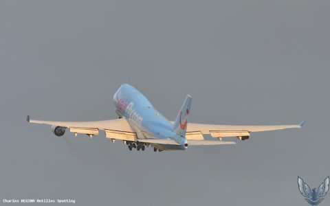 F-HLOV · Boeing 747-400, Martinique – Aimé Césaire
