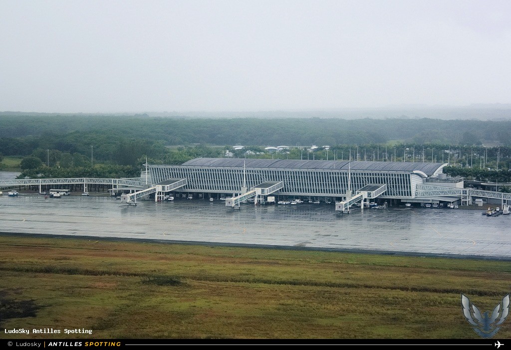 Aéroport · Terminal, TFFR - Pointe-à-Pitre – Maryse Condé, Pointe-à-Pitre – Maryse Condé
