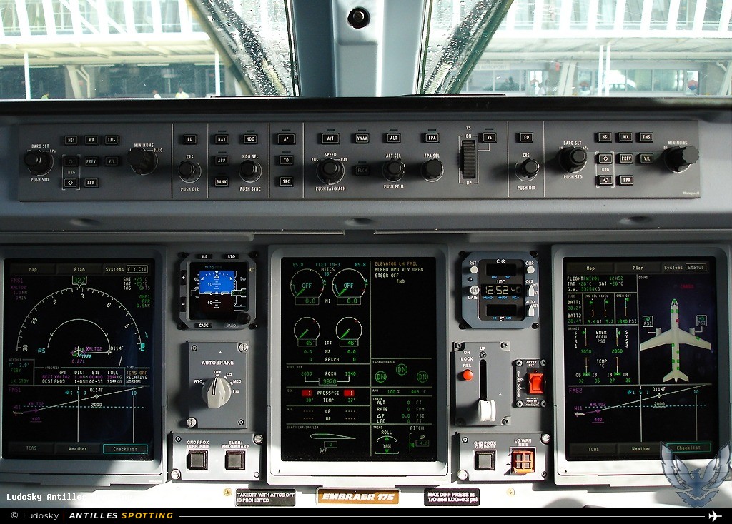 F-OFLY · Embraer E175, Air Caraïbes, Pointe-à-Pitre – Maryse Condé