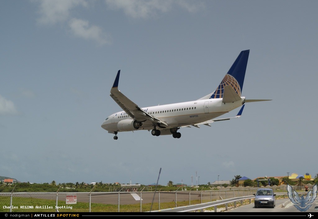 N13720 · Boeing 737-700, Continental Airlines, Sint Maarten – Princess Juliana