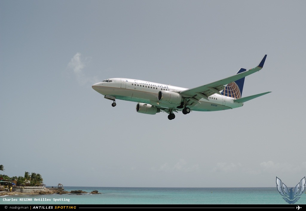 N13720 · Boeing 737-700, Continental Airlines, Sint Maarten – Princess Juliana