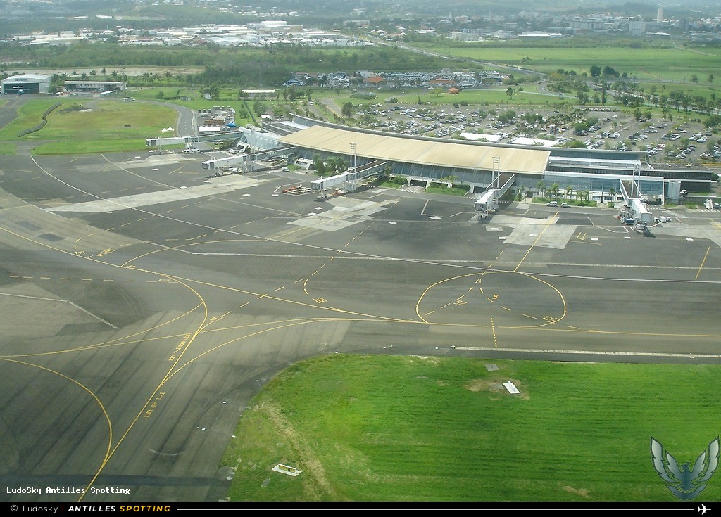 Aéroport · Terminal, TFFF - Martinique – Aimé Césaire, Martinique – Aimé Césaire
