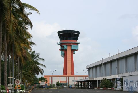 Aéroport · Tour de contrôle, Pointe-à-Pitre – Maryse Condé