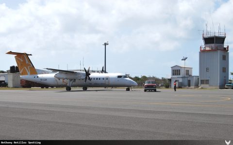 V2-LGA · De Havilland Canada Dash 8-300 (2009)