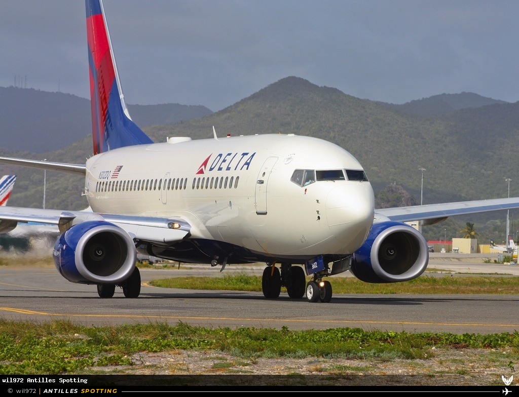 N302DQ · Boeing 737-700, Delta Air Lines, Sint Maarten – Princess Juliana