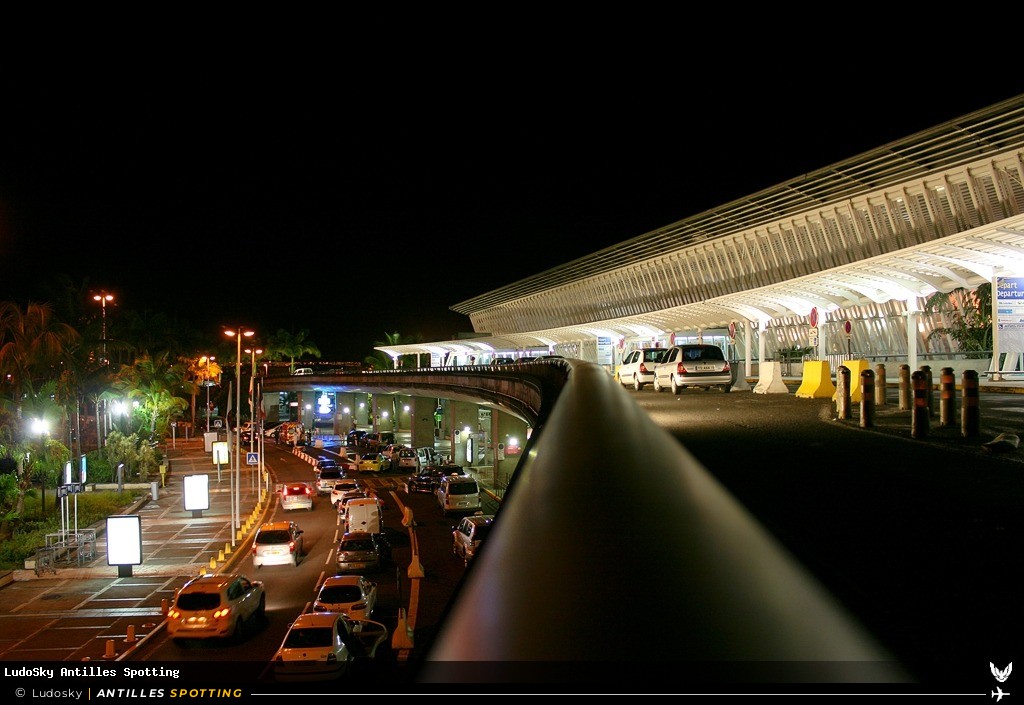 Aéroport · Terminal, TFFR - Pointe-à-Pitre – Maryse Condé, Pointe-à-Pitre – Maryse Condé