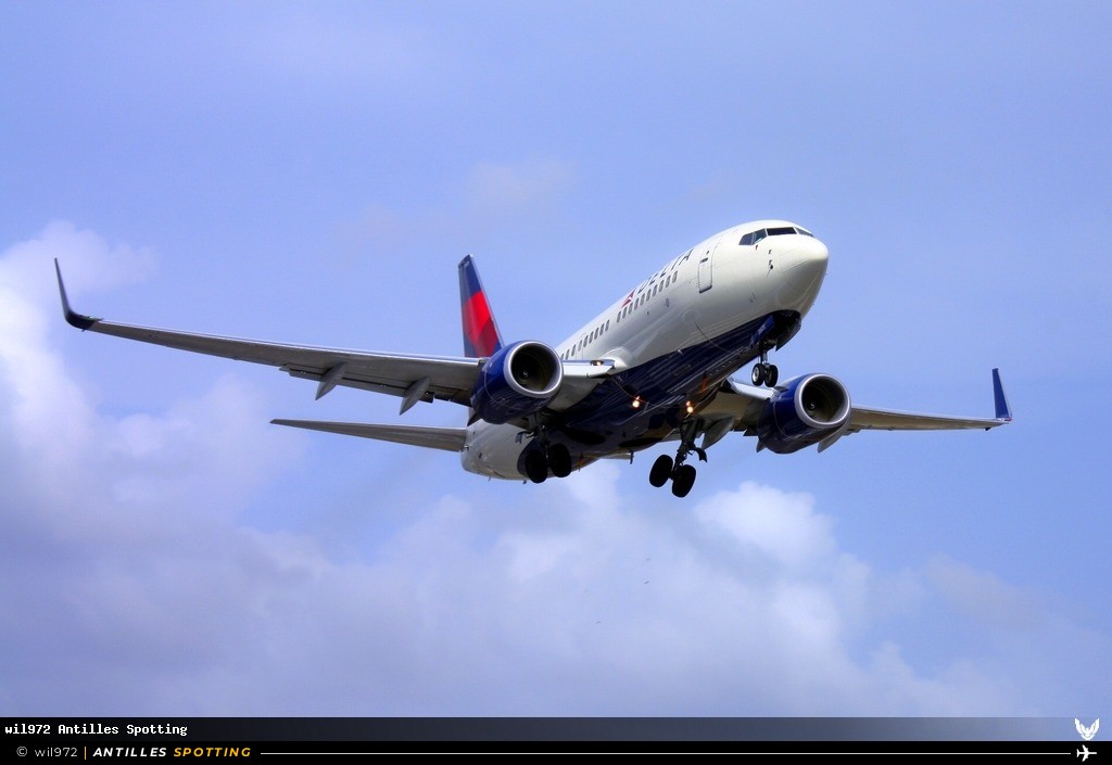N302DQ · Boeing 737-700, Delta Air Lines, Sint Maarten – Princess Juliana