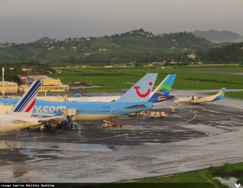 F-HLOV · Boeing 747-400, Martinique – Aimé Césaire