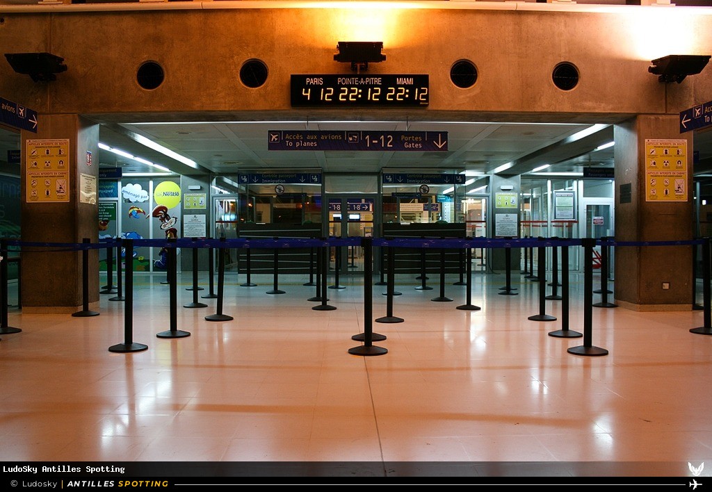 Aéroport · Terminal, TFFR - Pointe-à-Pitre – Maryse Condé, Pointe-à-Pitre – Maryse Condé