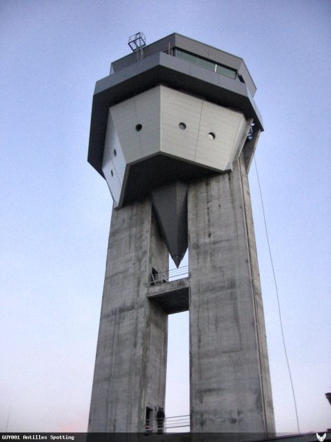 Aéroport · Tour de contrôle (2009)